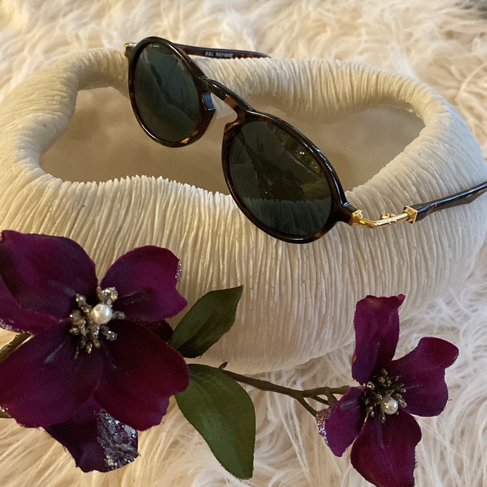 Vintage RAY BAN B & L sunglasses - Picture 2 of 16